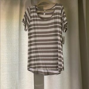 NWT LulaRoe Classic Tee
